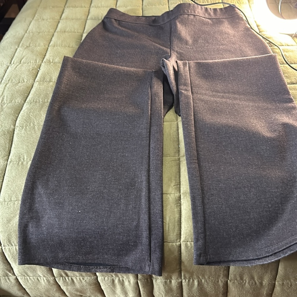 Studio M woman pant size  small